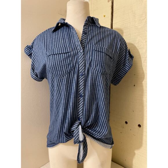 Eden & Olivia Women's Size Small Button Front‎ Blouse Short Sleeve - Picture 1 of 6